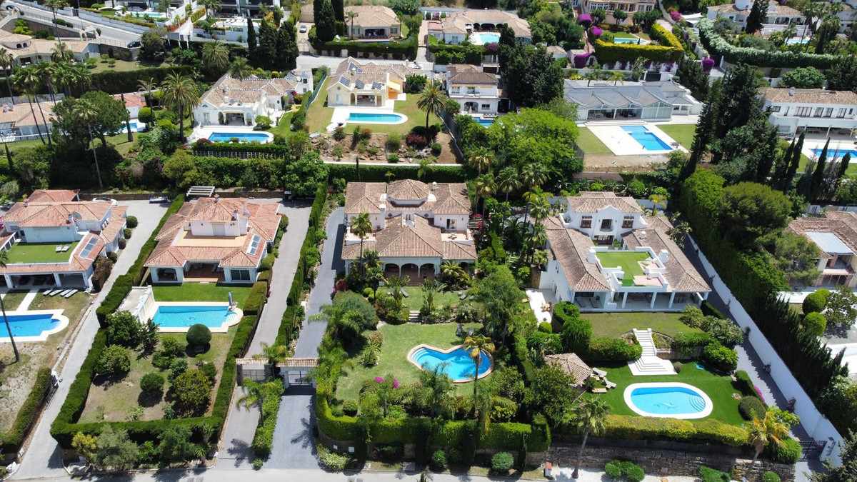 El Paraíso, Estepona